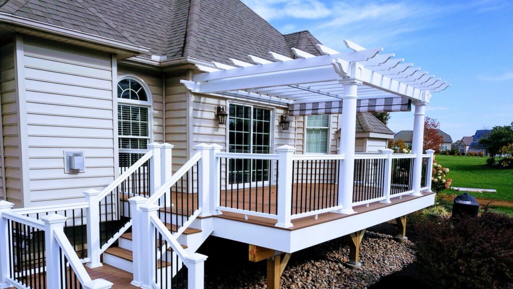 Hawn - Fiberon Warm Sienna Decking, Fiberon Mission Railing